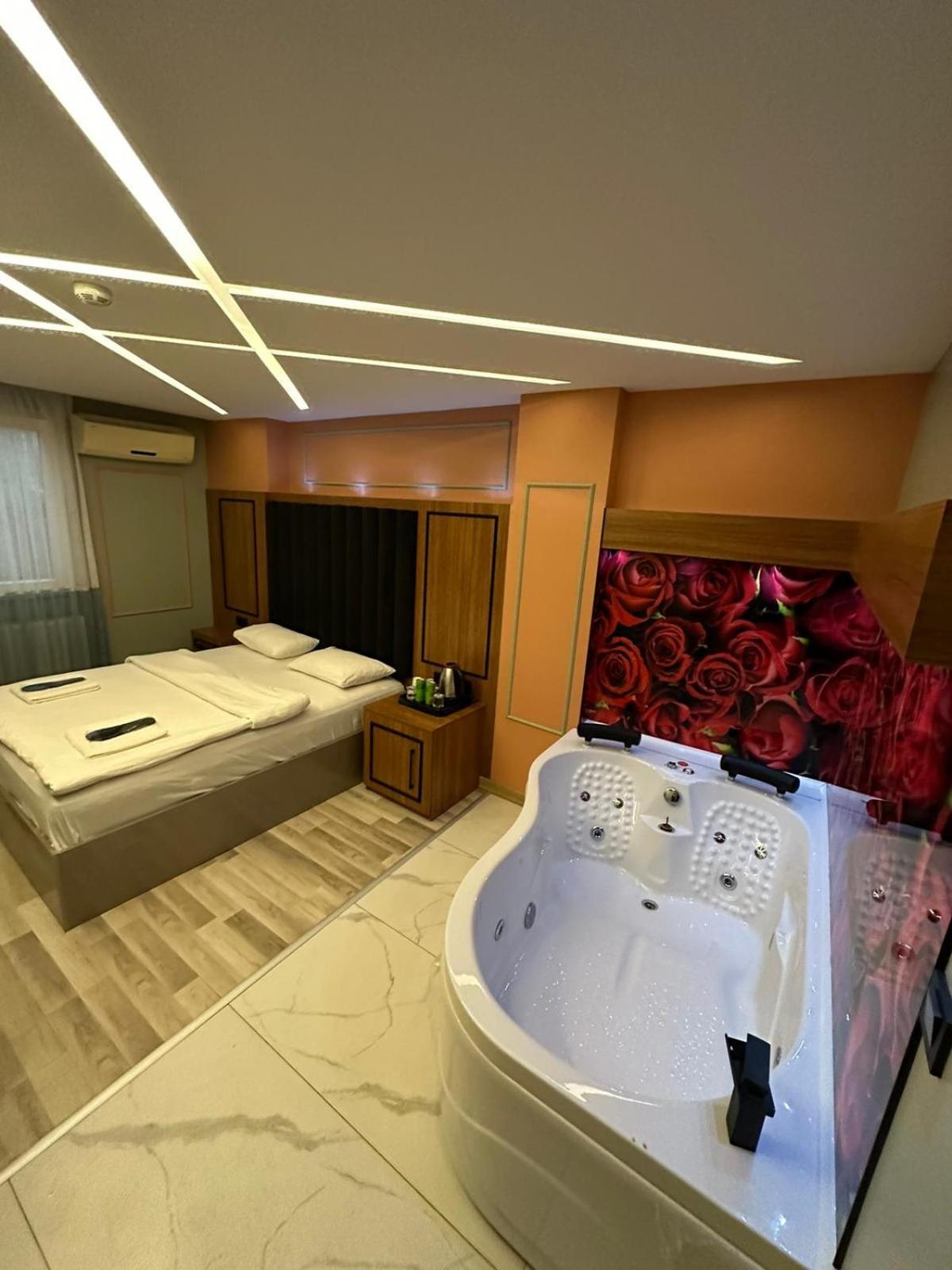 Blueway Hotel Istanboel Buitenkant foto