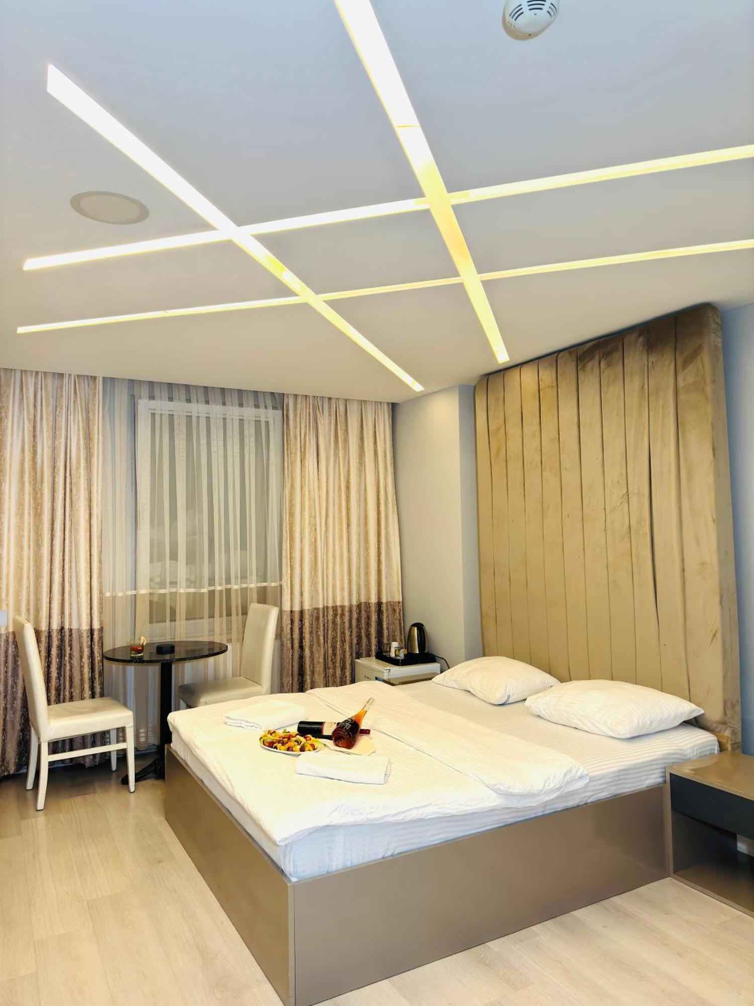 Blueway Hotel Istanboel Buitenkant foto