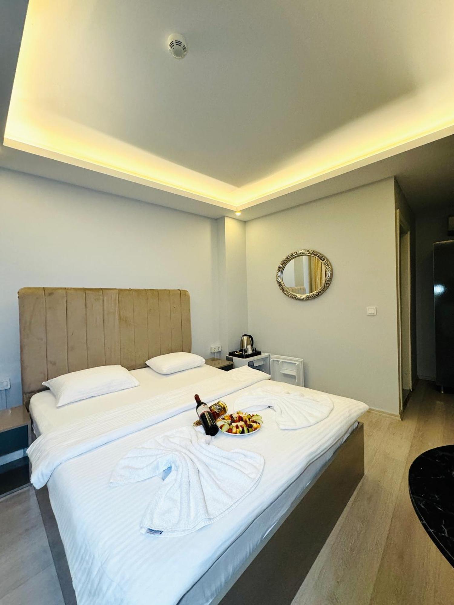 Blueway Hotel Istanboel Buitenkant foto