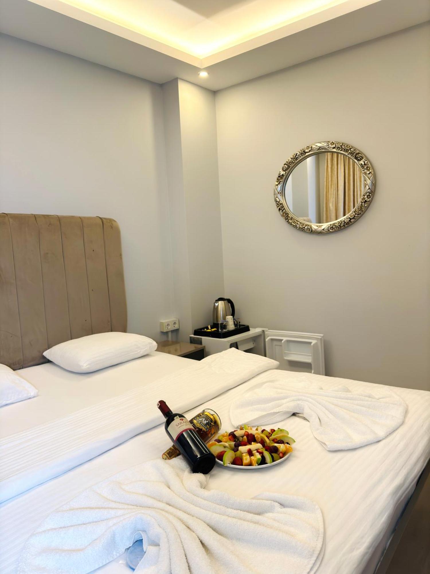 Blueway Hotel Istanboel Buitenkant foto